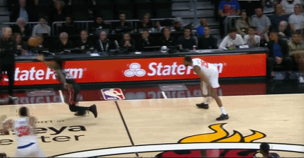 裁判参赛了！?主裁防住热火反击！但没人吹他犯规！