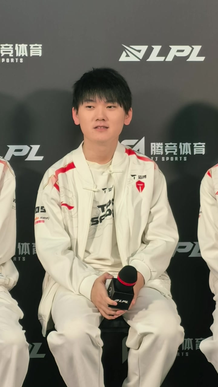 官方这不赶紧安排一下？JKL：爱用女枪幻灵臻彩是因为自己号没有