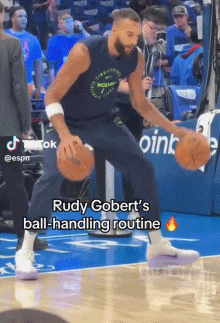 哥们这我真的行?戈贝尔运球热身训练时 两次把球运飞?